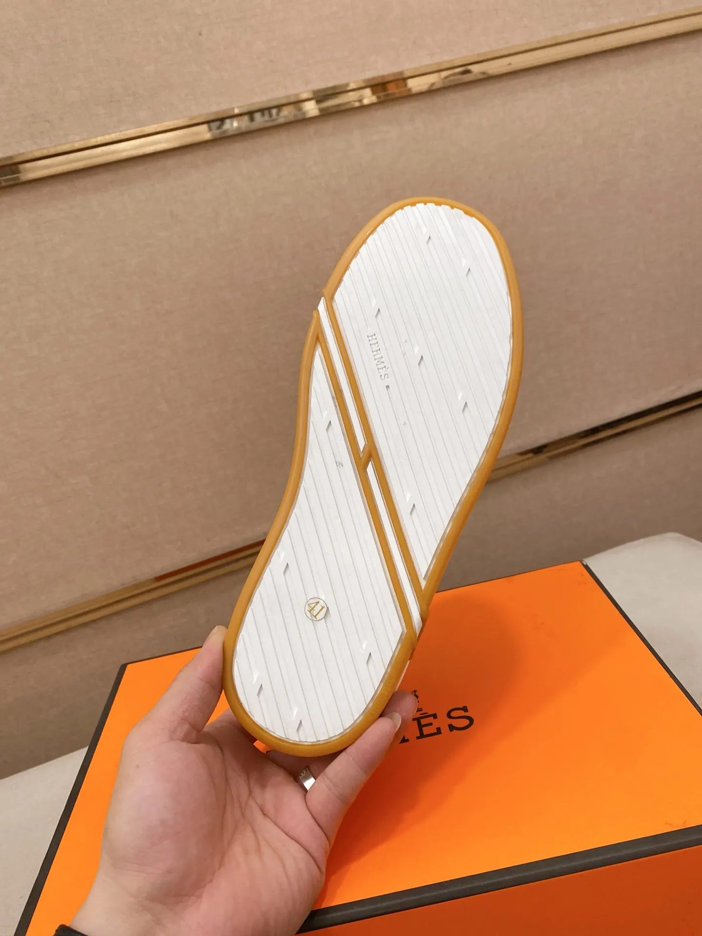 Men's clothing and shoes💰: 442💰《HERMES》【Classic original single version】Hermès; top 🔝purchase agent🔍🔍men's latest 🇺🇸 counter sales simultaneously, imported from Italy original ▲▲cowhide ▲▲ (high-end, nobility, class) ) Exquisite workmanship (Italian 🇮🇹 imported water-dyed 🐂 cowhide lining) sole: original sole provided by the original factory, ⚠️exclusive double-layer activity·TPR·rubber·combined molded outsole; super comfortable·wear-resistant·non-slip·environmental protection The real thing is more beautiful if you take the real thing (high quality, follow the order). You can enter and exit the counter at will * Number of yards: 38-44 (45 can be customized and cannot be returned or exchanged)